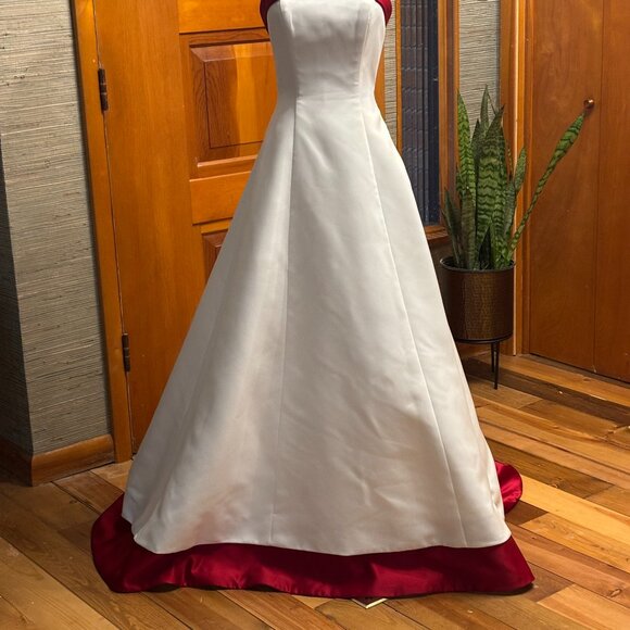 Strapless Evening Gown Size 6 - Picture 1 of 6